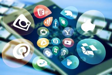 Promosi Produk Digital Lewat Podcast: Strategi Suara yang Bikin Penasaran