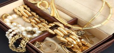 6 Tips Menjaga Perhiasan Agar Tidak Kusam & Tetap Berkilau